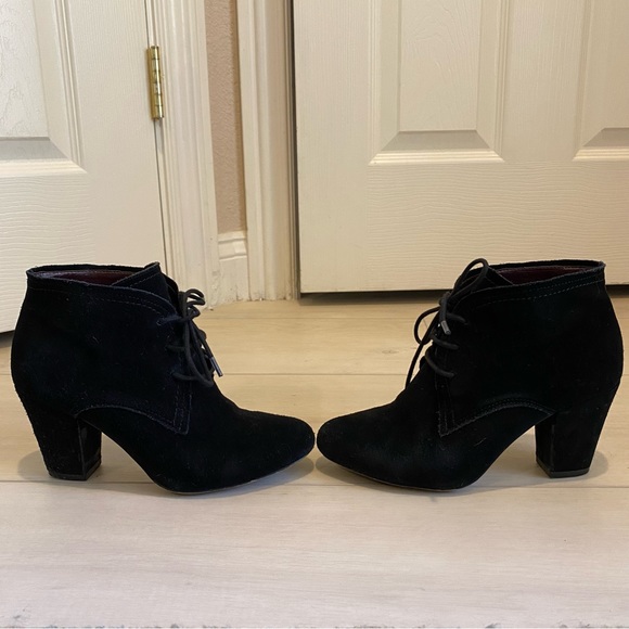 Bcbgeneration Black Suede Heeled Booties Ankle Boots Women's - Picture 7 of 7